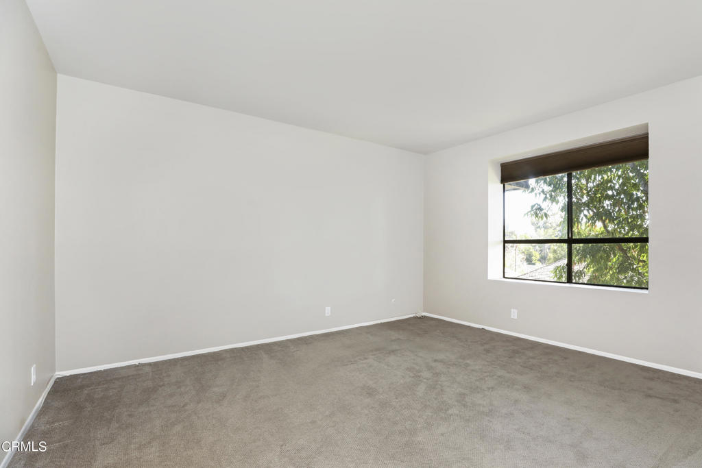 700 S Lake Avenue 323