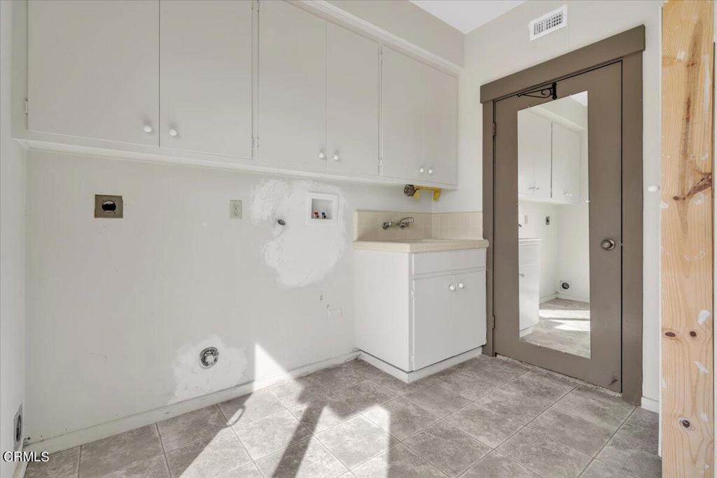 2634 N Mountain Avenue Avenue