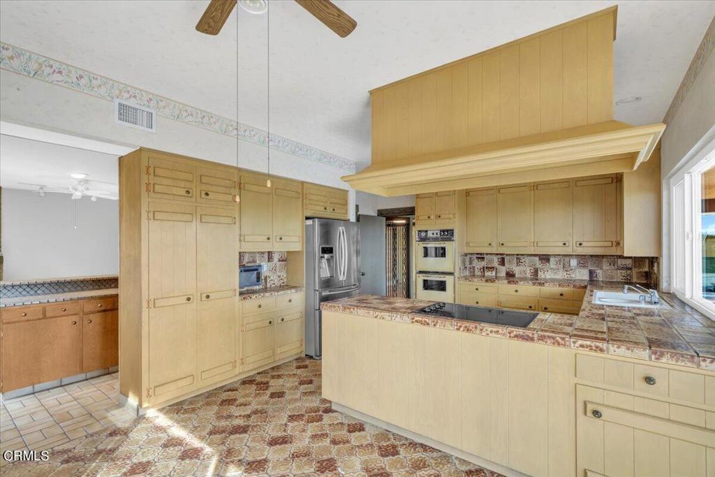 2634 N Mountain Avenue Avenue