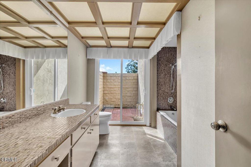 2634 N Mountain Avenue Avenue