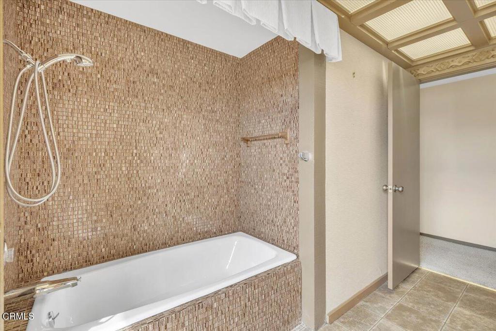 2634 N Mountain Avenue Avenue