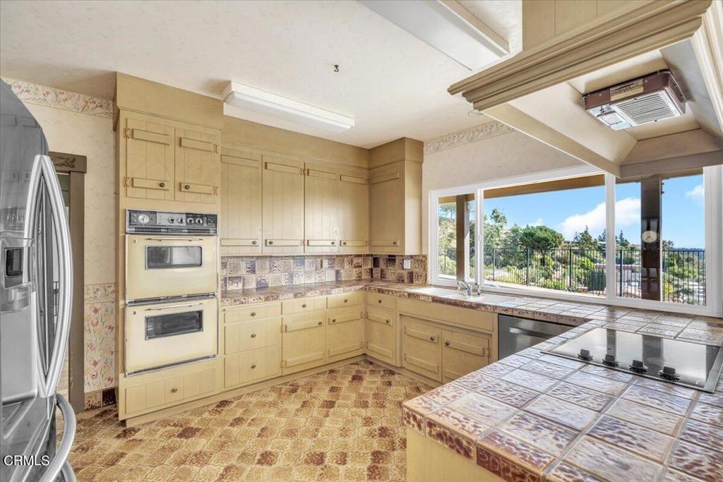 2634 N Mountain Avenue Avenue