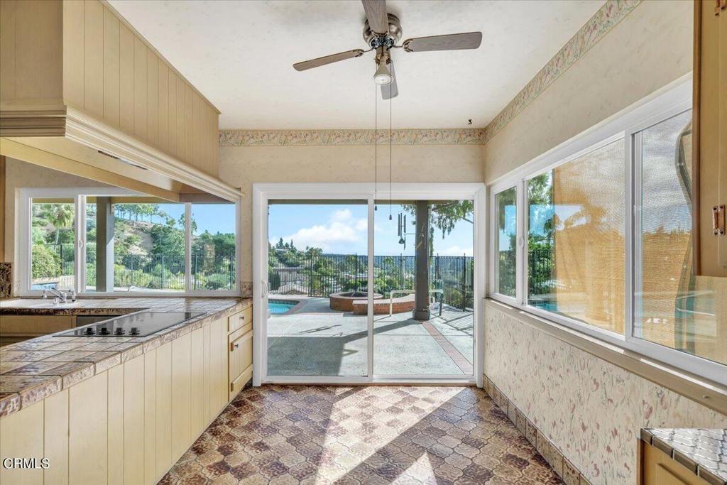 2634 N Mountain Avenue Avenue