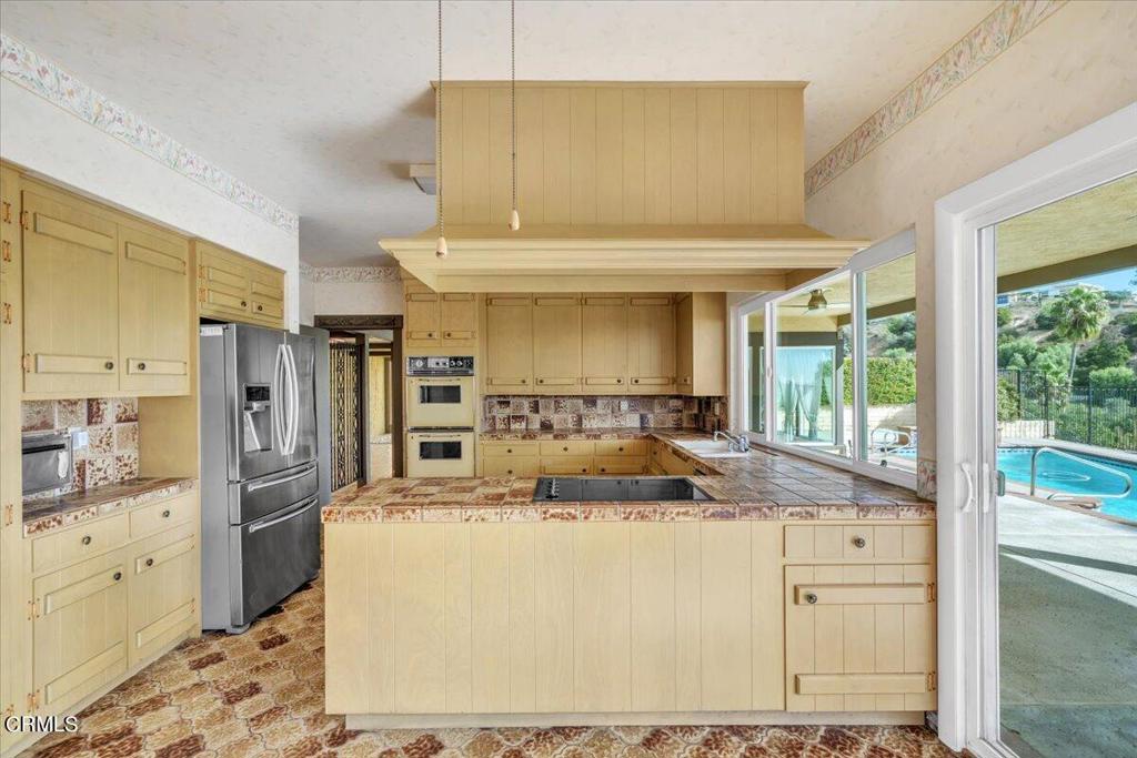 2634 N Mountain Avenue Avenue