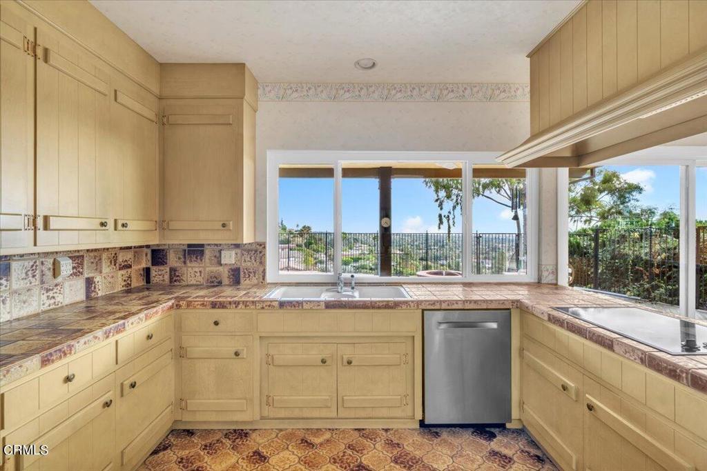 2634 N Mountain Avenue Avenue