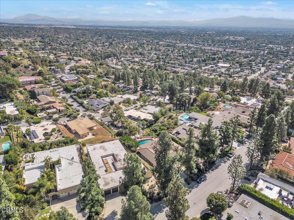 2634 N Mountain Avenue Avenue