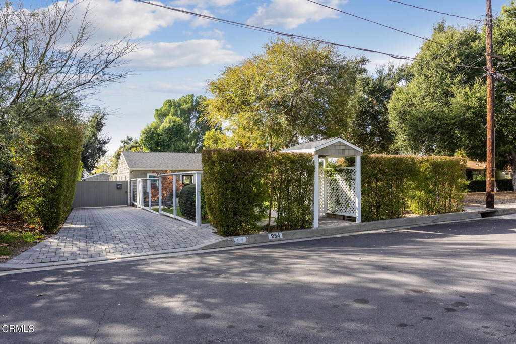 254 E Pentagon Street