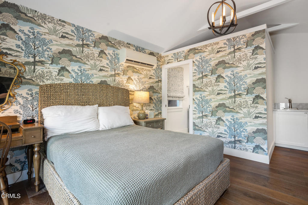 254 E Pentagon Street