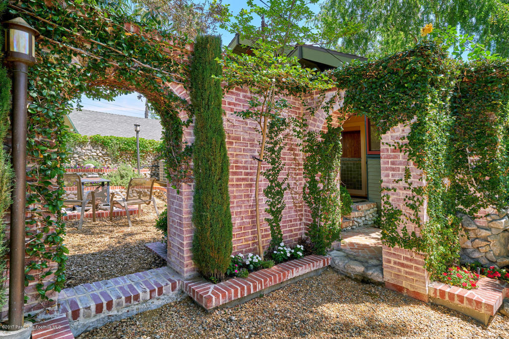 845 S Los Robles Avenue