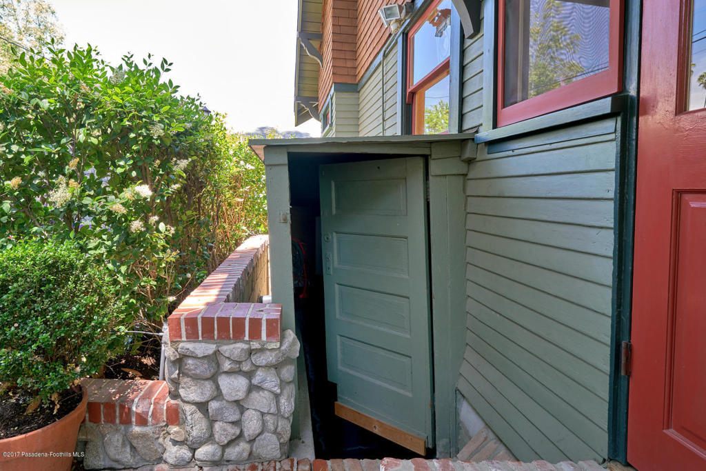 845 S Los Robles Avenue