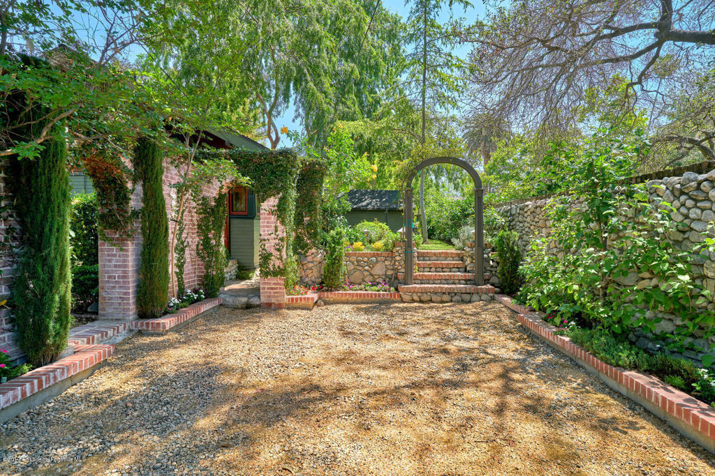 845 S Los Robles Avenue