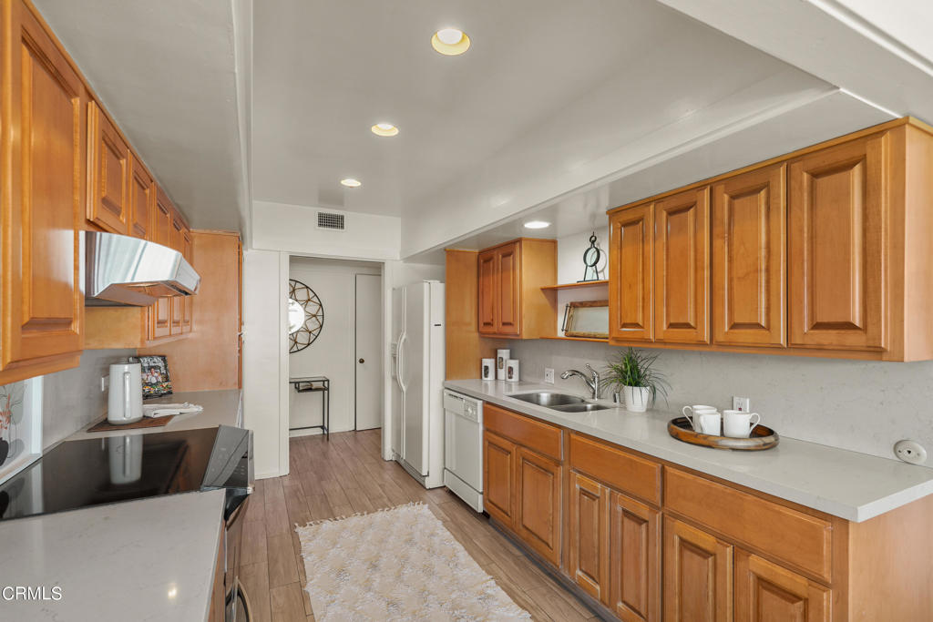 330 S Oakland Avenue Unit: 7