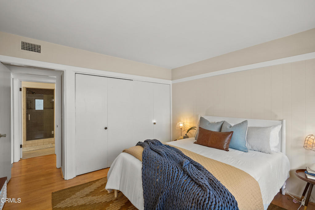 330 S Oakland Avenue Unit: 7