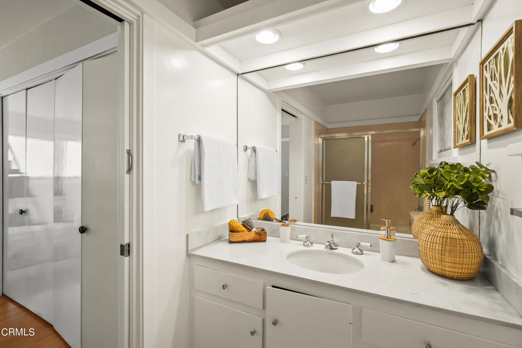 330 S Oakland Avenue Unit: 7