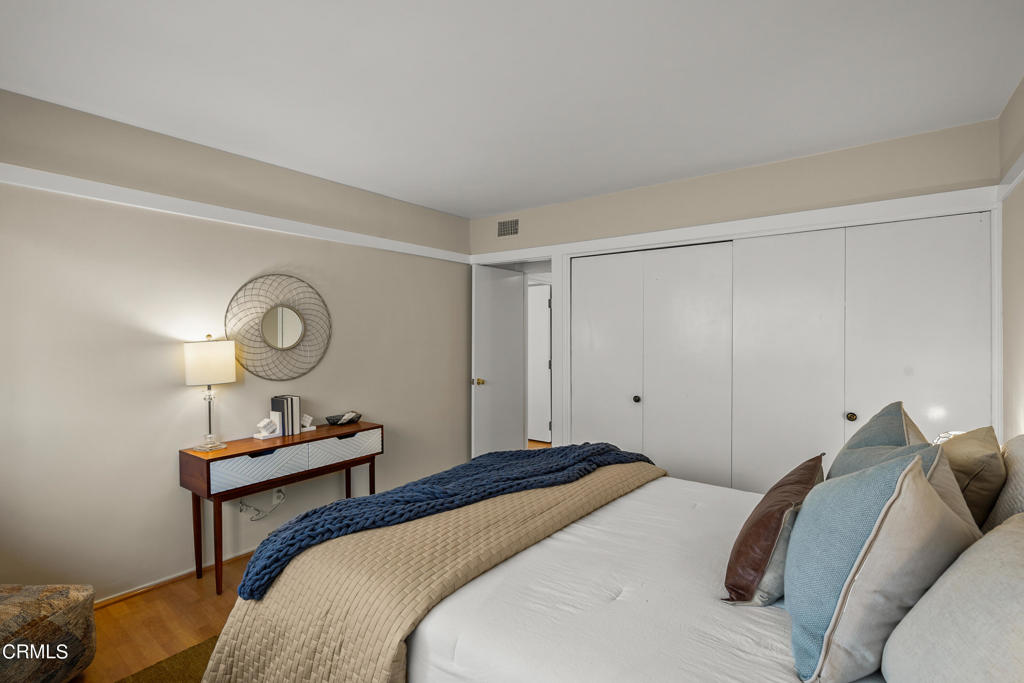 330 S Oakland Avenue Unit: 7