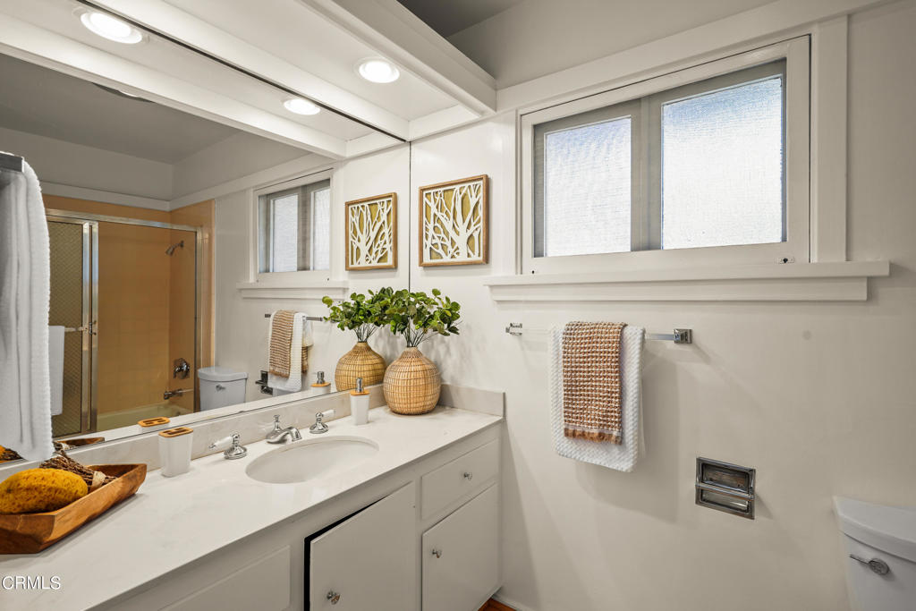 330 S Oakland Avenue Unit: 7