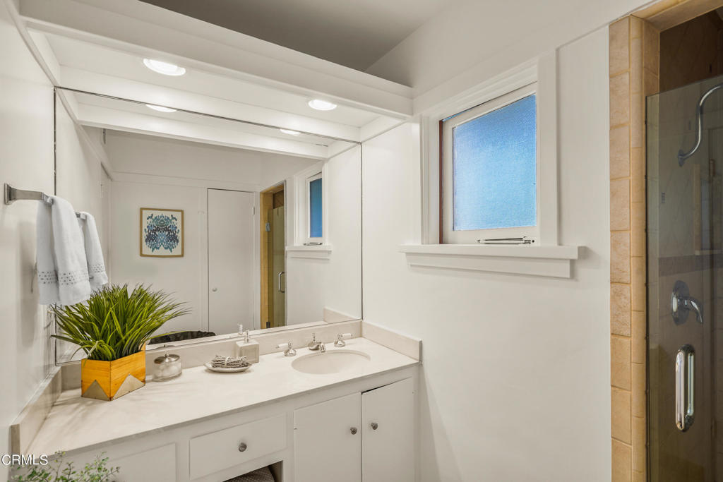 330 S Oakland Avenue Unit: 7