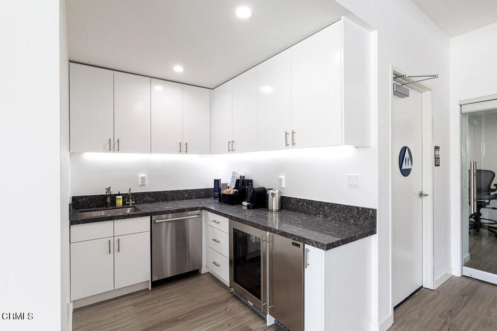 60 W Bellevue Drive