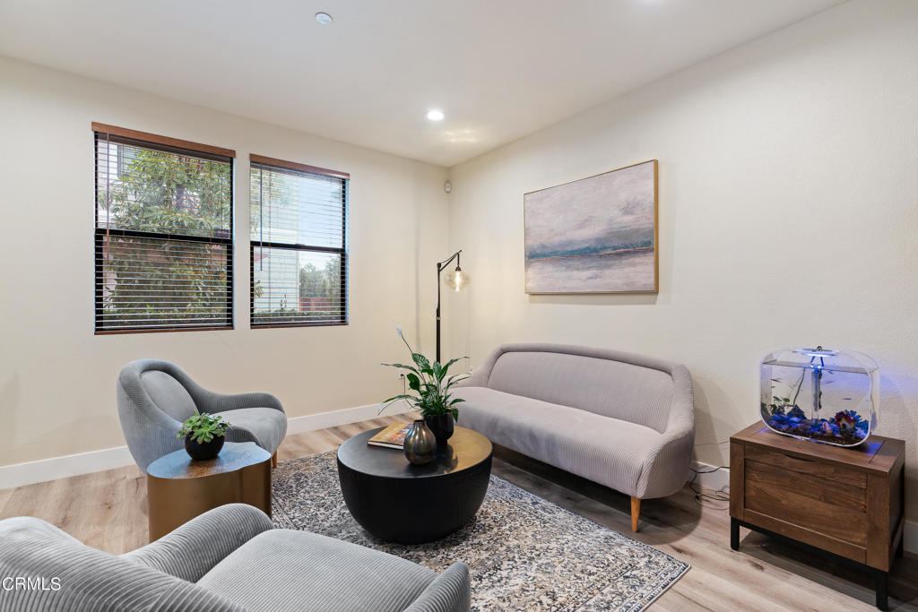 549 N Wilson Avenue Unit: 5