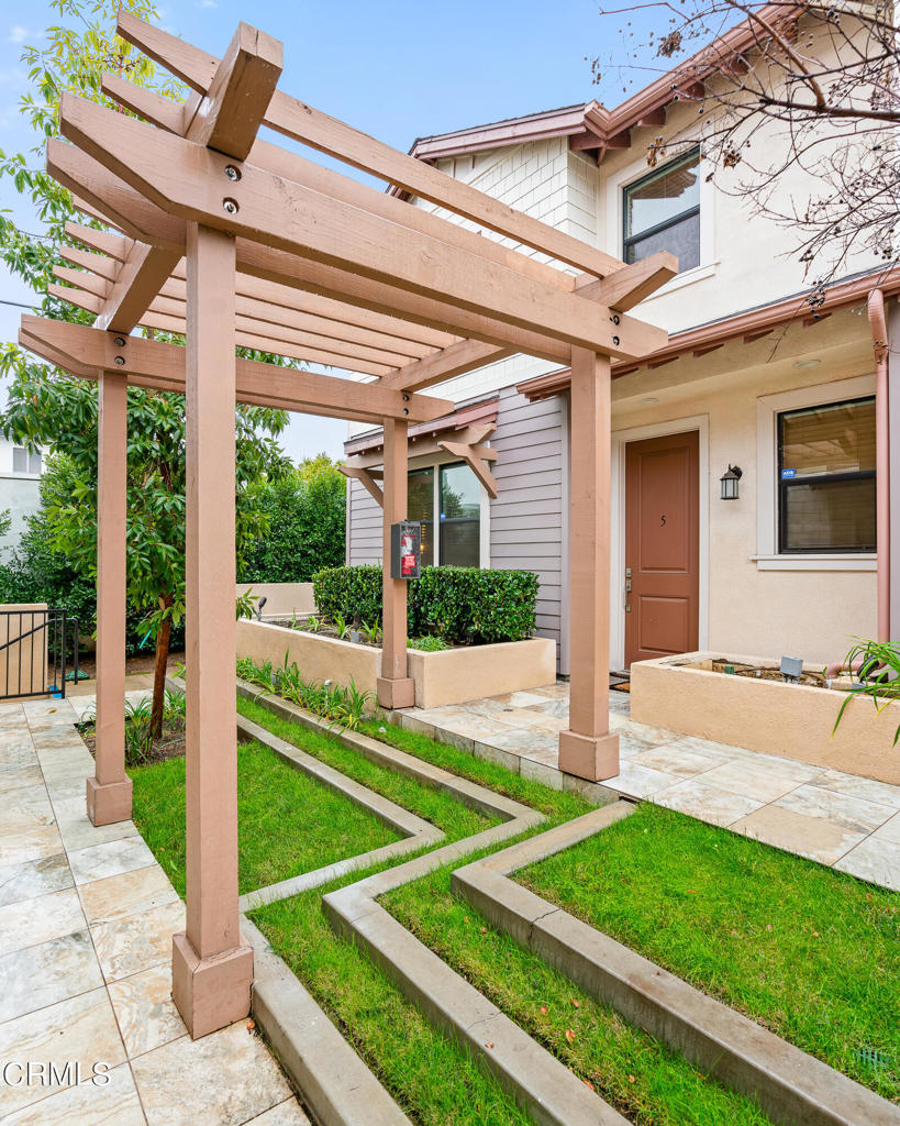 549 N Wilson Avenue Unit: 5