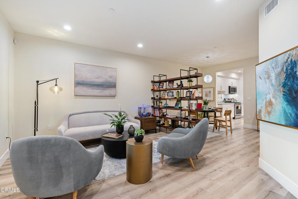 549 N Wilson Avenue Unit: 5