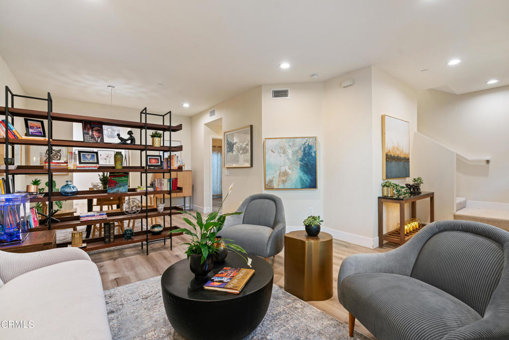 549 N Wilson Avenue Unit: 5