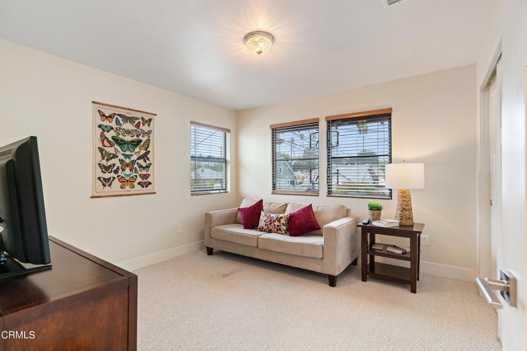 549 N Wilson Avenue Unit: 5