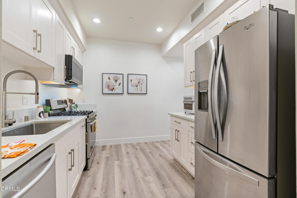 549 N Wilson Avenue Unit: 5