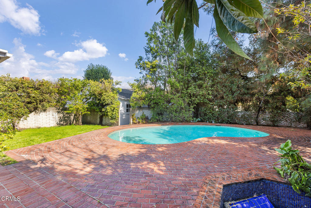 734 Sierra Madre Boulevard