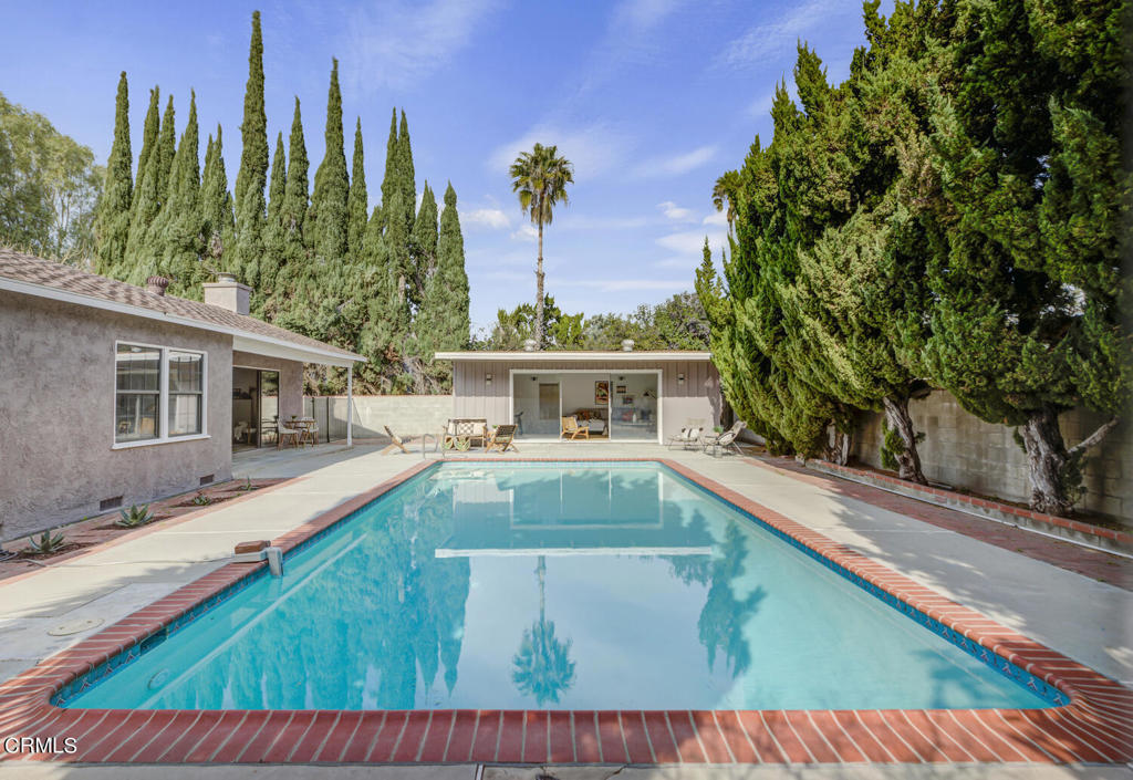 8400 Zelzah Avenue