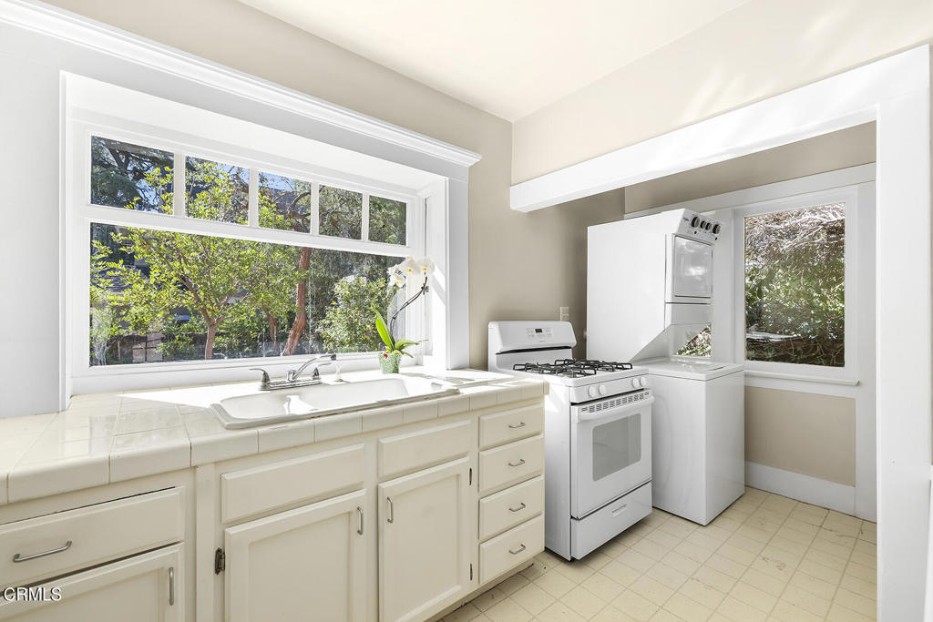 476 W California Boulevard