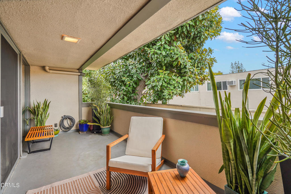 330 S Oakland Avenue 8