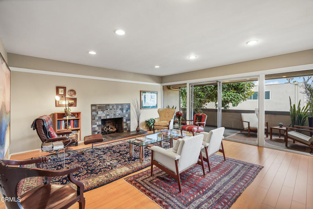 330 S Oakland Avenue 8