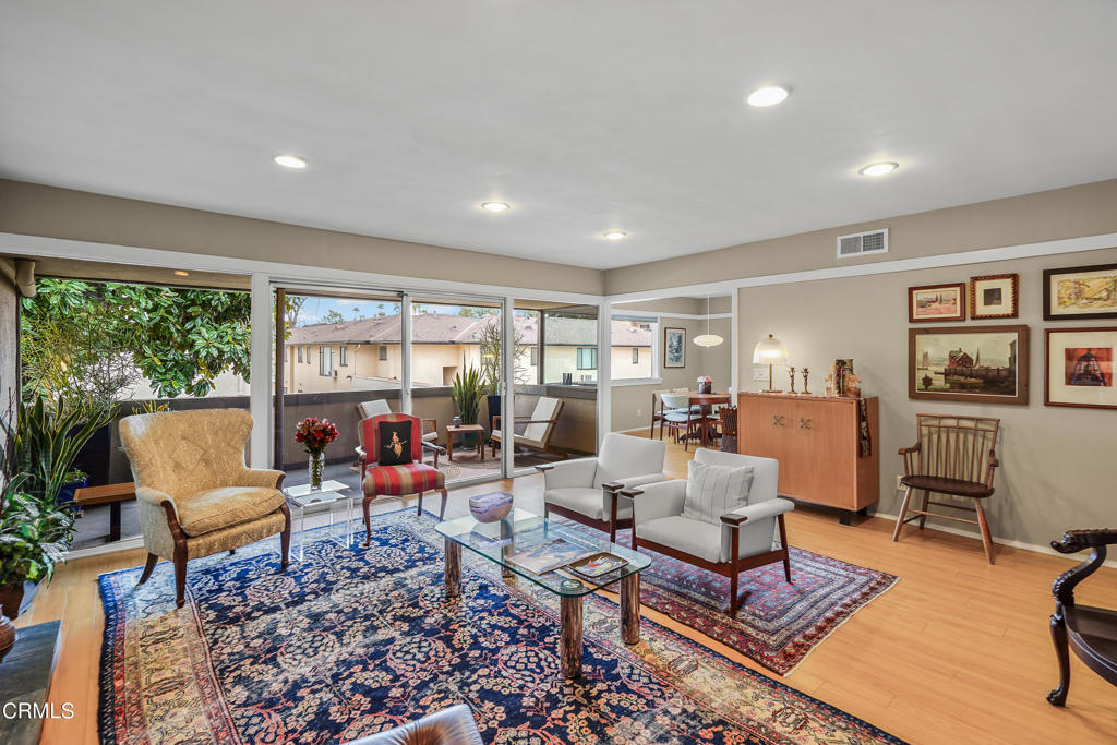 330 S Oakland Avenue 8