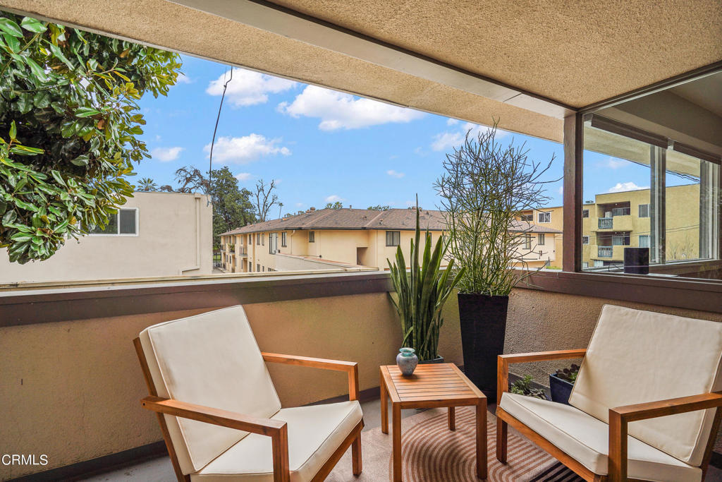 330 S Oakland Avenue 8