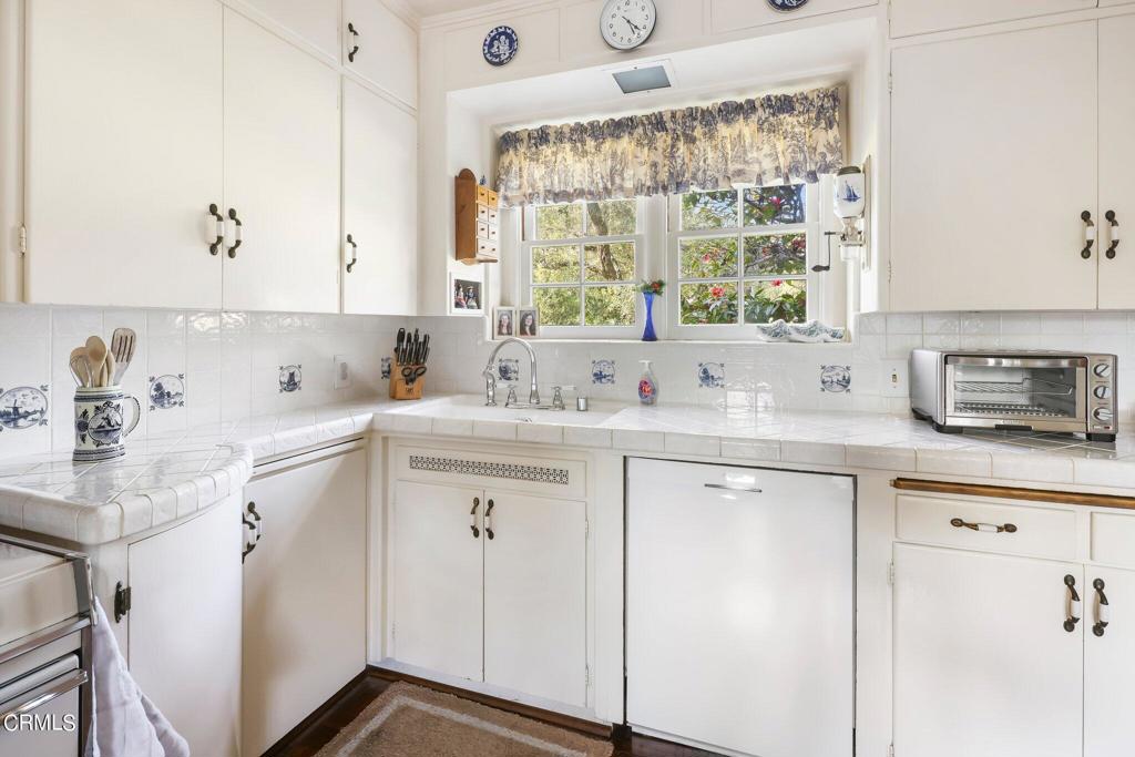 1060 San Marino Avenue