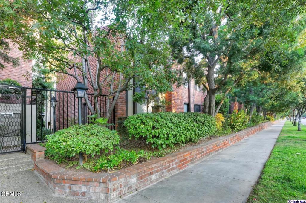 700 S Lake Avenue 220