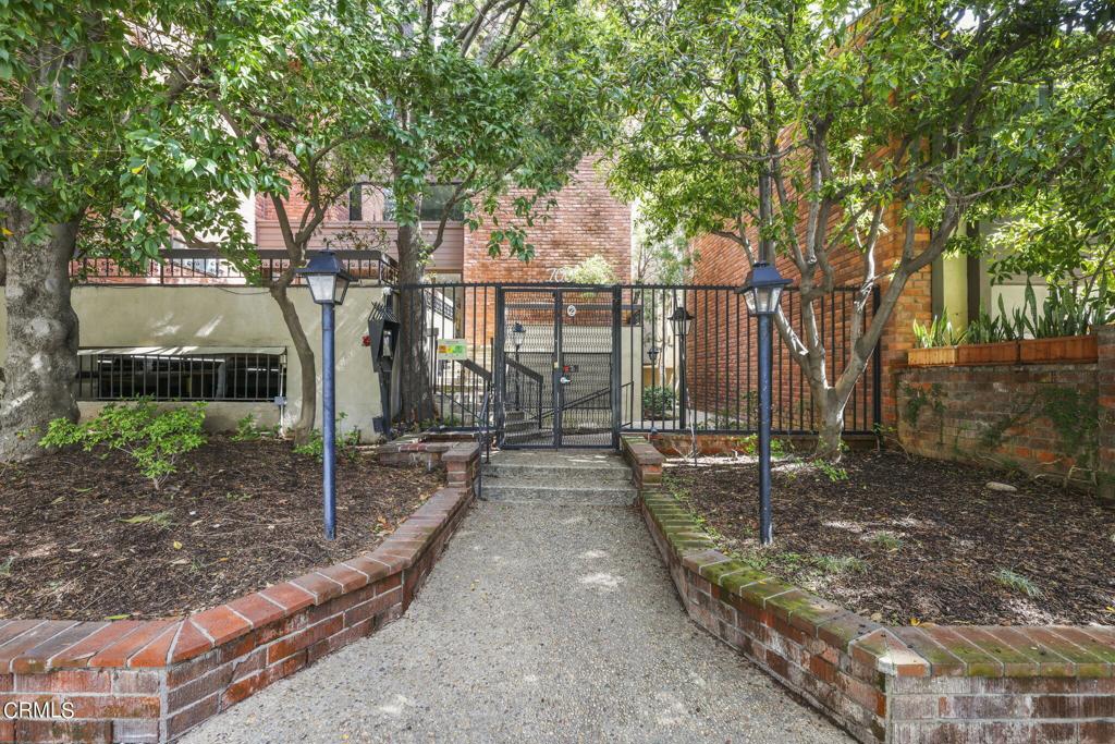 700 S Lake Avenue 220