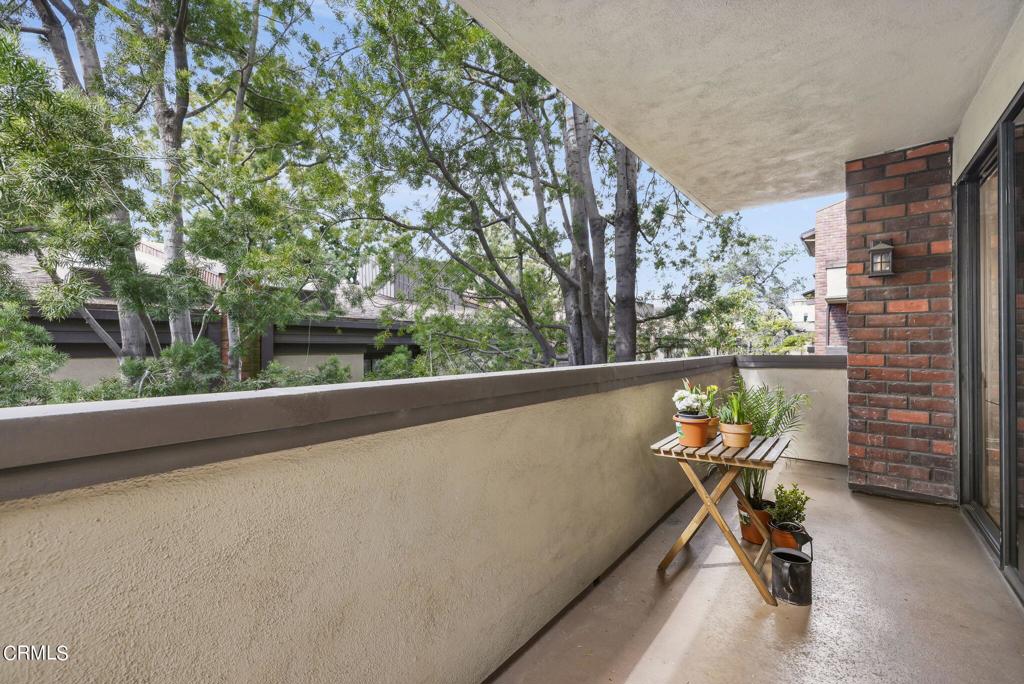 700 S Lake Avenue 220