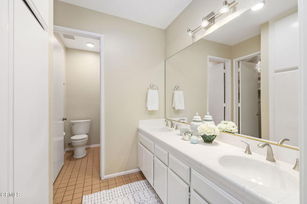 700 S Lake Avenue 220