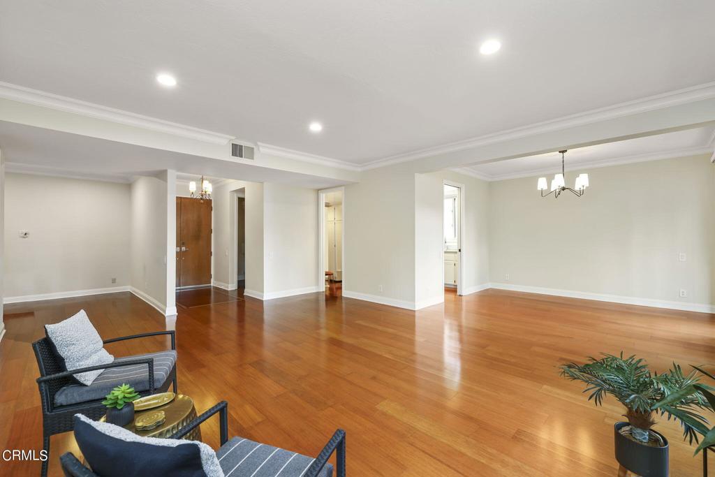 700 S Lake Avenue 220