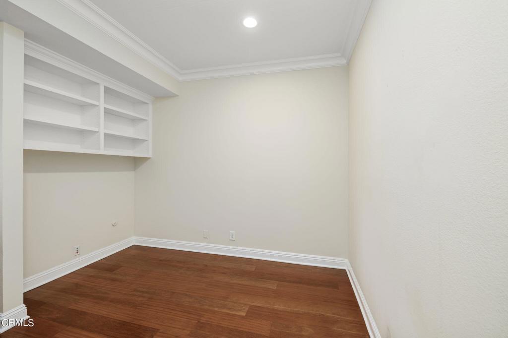 700 S Lake Avenue 220
