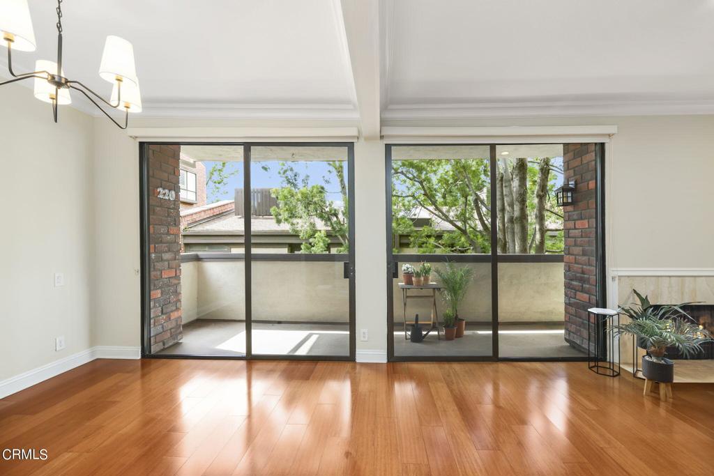 700 S Lake Avenue 220