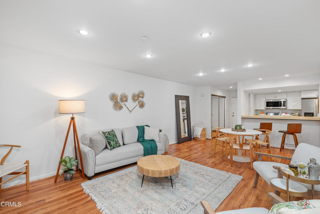 355 S Marengo Avenue 202