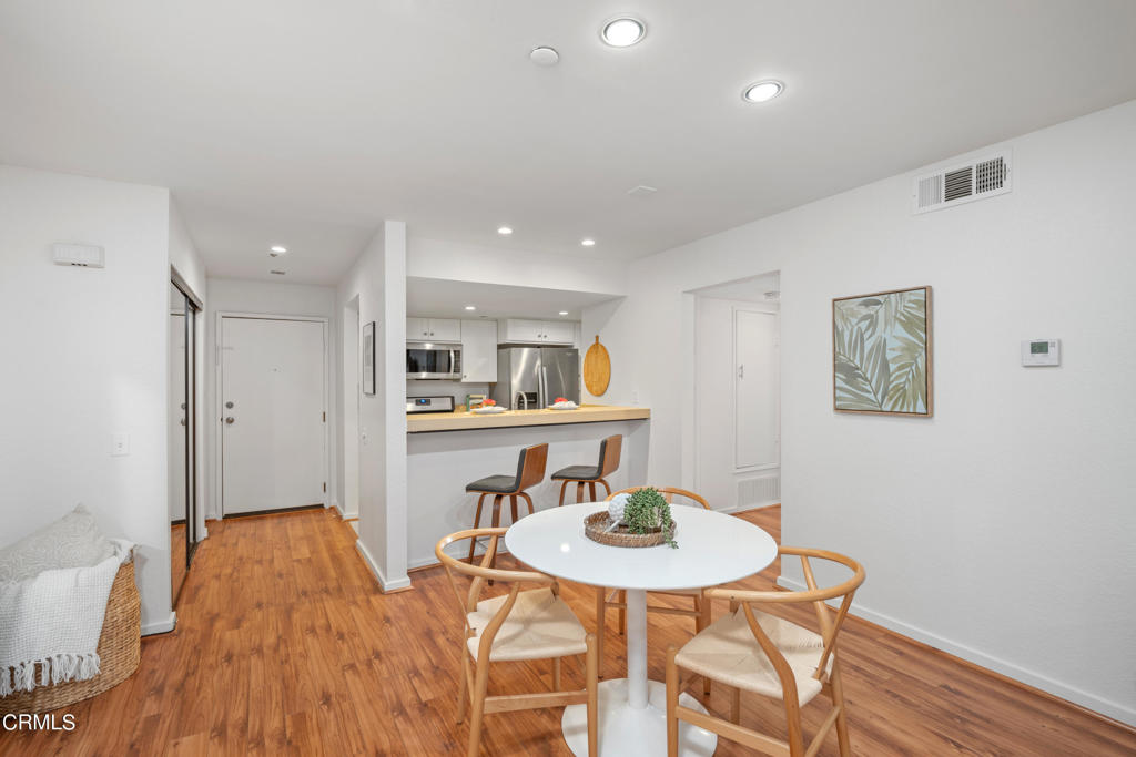 355 S Marengo Avenue 202