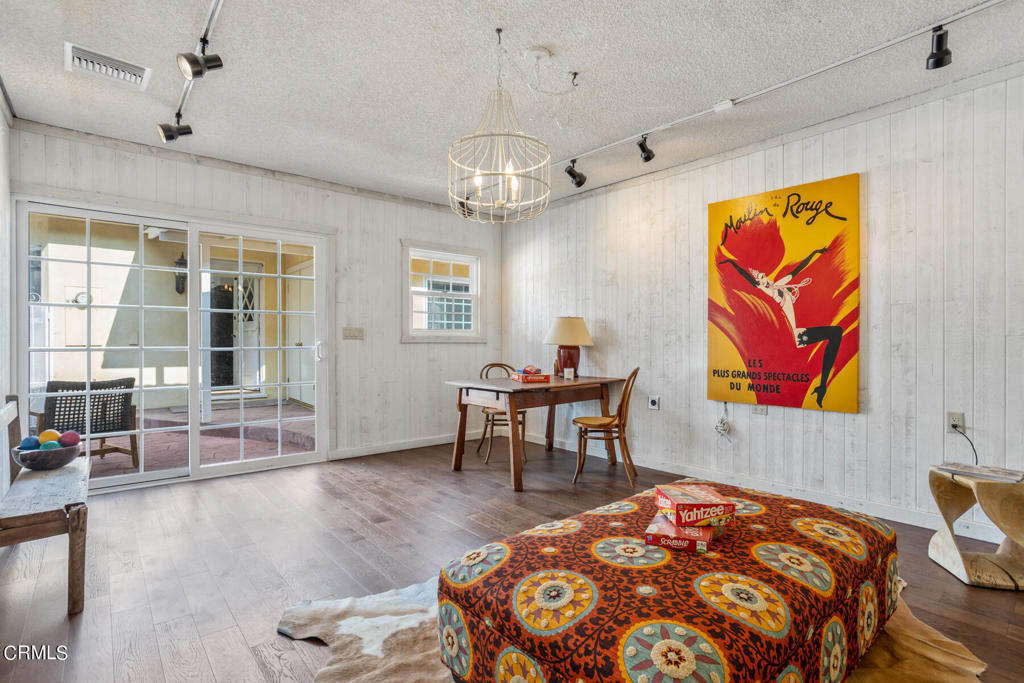 695 Glenmore Boulevard