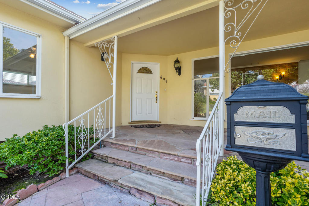 695 Glenmore Boulevard