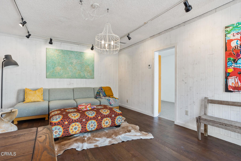 695 Glenmore Boulevard