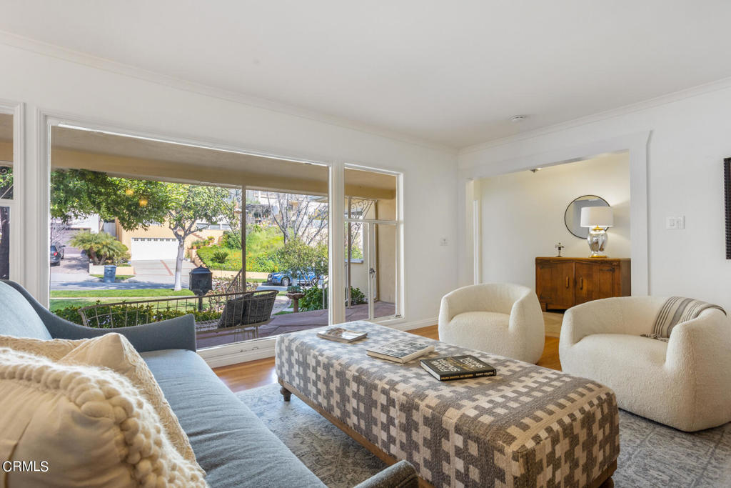 695 Glenmore Boulevard