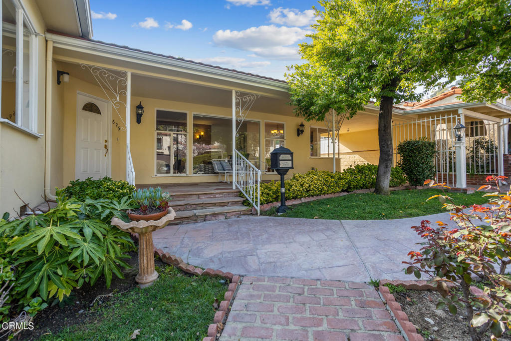 695 Glenmore Boulevard